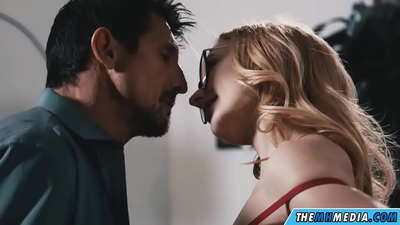 Rhyw rhamantus gyda melyn slutty